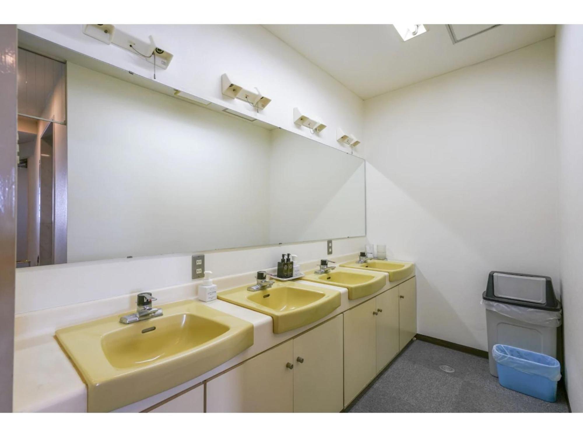 Male Only Capsule Inn Hamamatsucho - Vacation Stay 68799V โตเกียว ภายนอก รูปภาพ